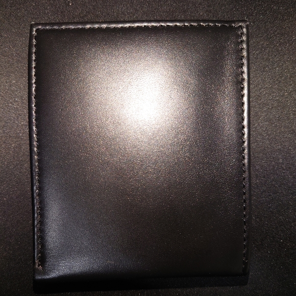 NEW Claiborne bifold wallet - Picture 4 of 5